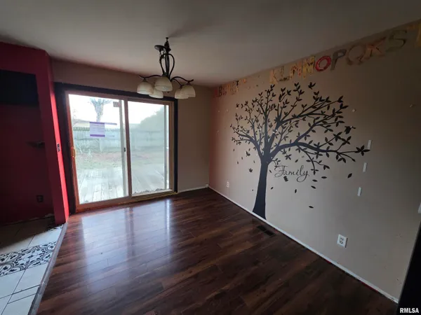 $74,900 | 19931 Highway 123, Petersburg, IL 62675