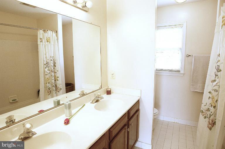 9212 Huntmaster Road Gaithersburg, MD 20882 - Photo 13 of 30 Upstairs Hall Bathroom