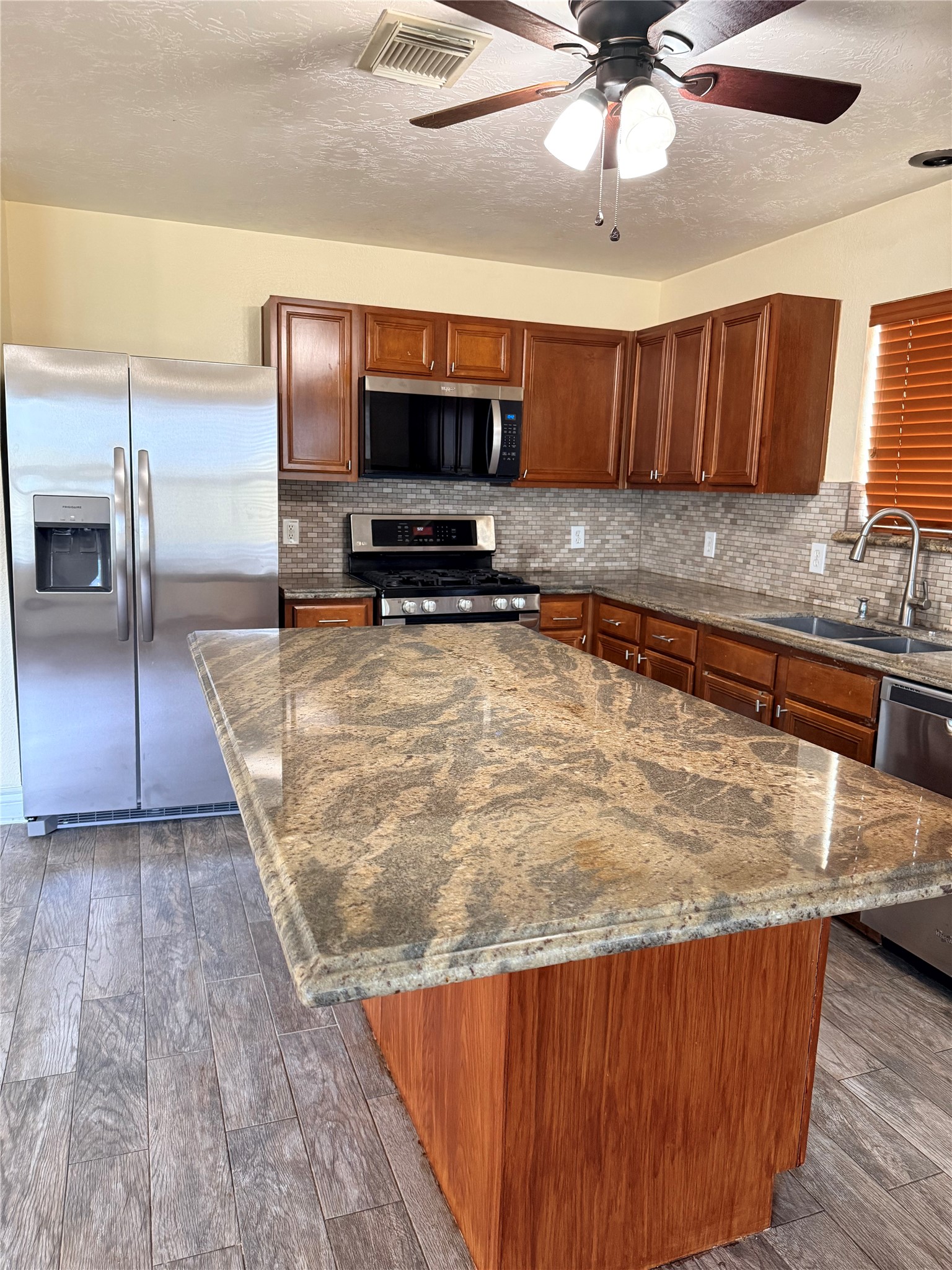 7222 Liberty Ridge Lane Houston, TX 77049 - Photo 2 of 20