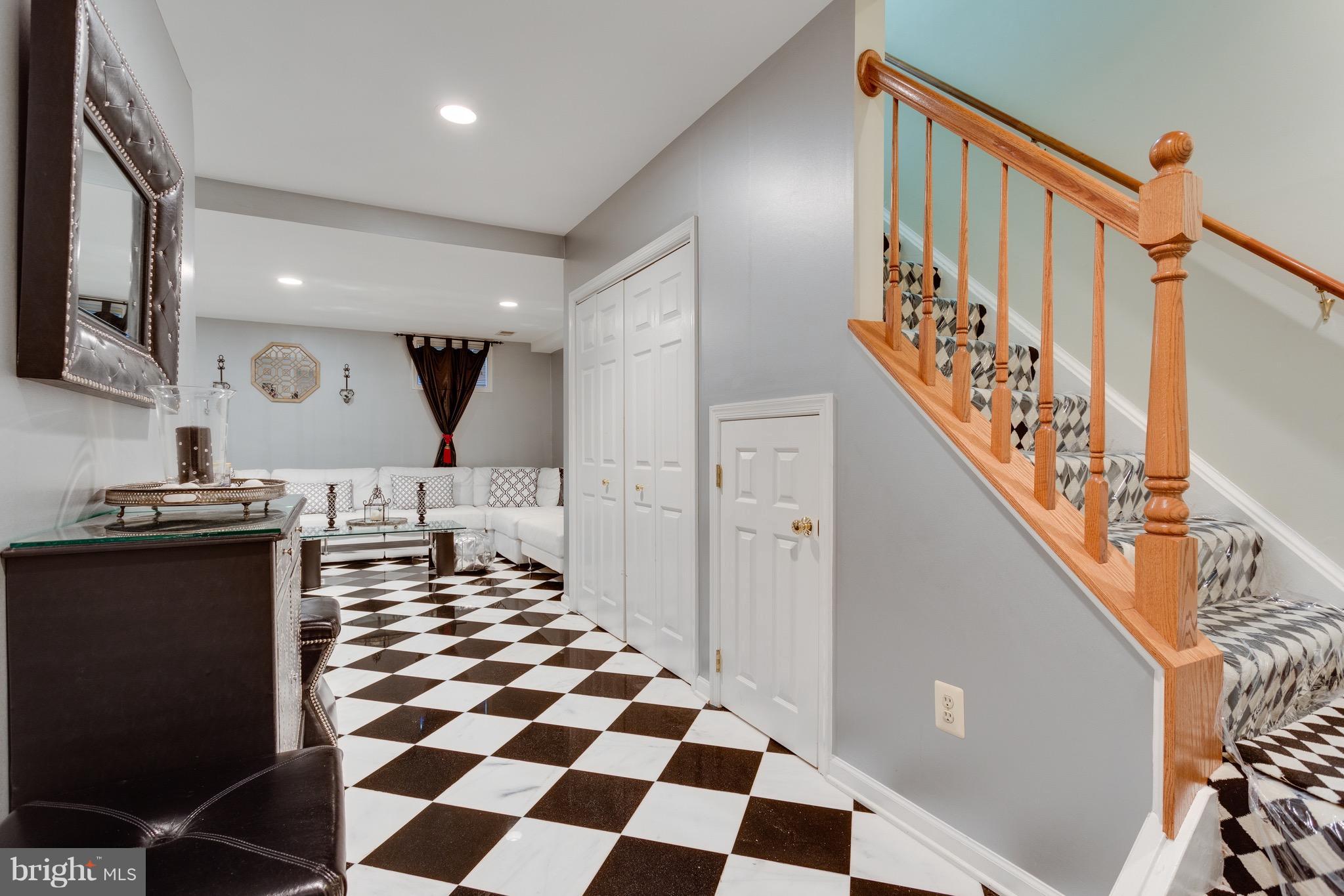 8607 Beech Hollow Lane Springfield, VA 22153 - Photo 23 of 26 Hall Way)