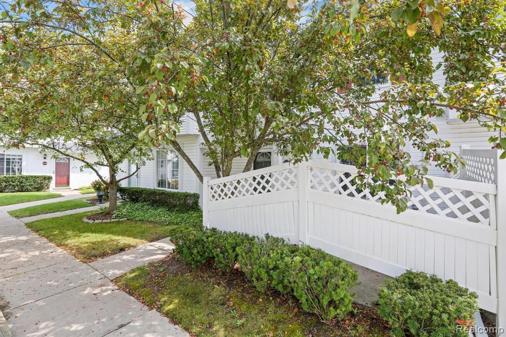 22210 Cape Cod Way Farmington Hills, MI 48336 - Photo 21 of 26