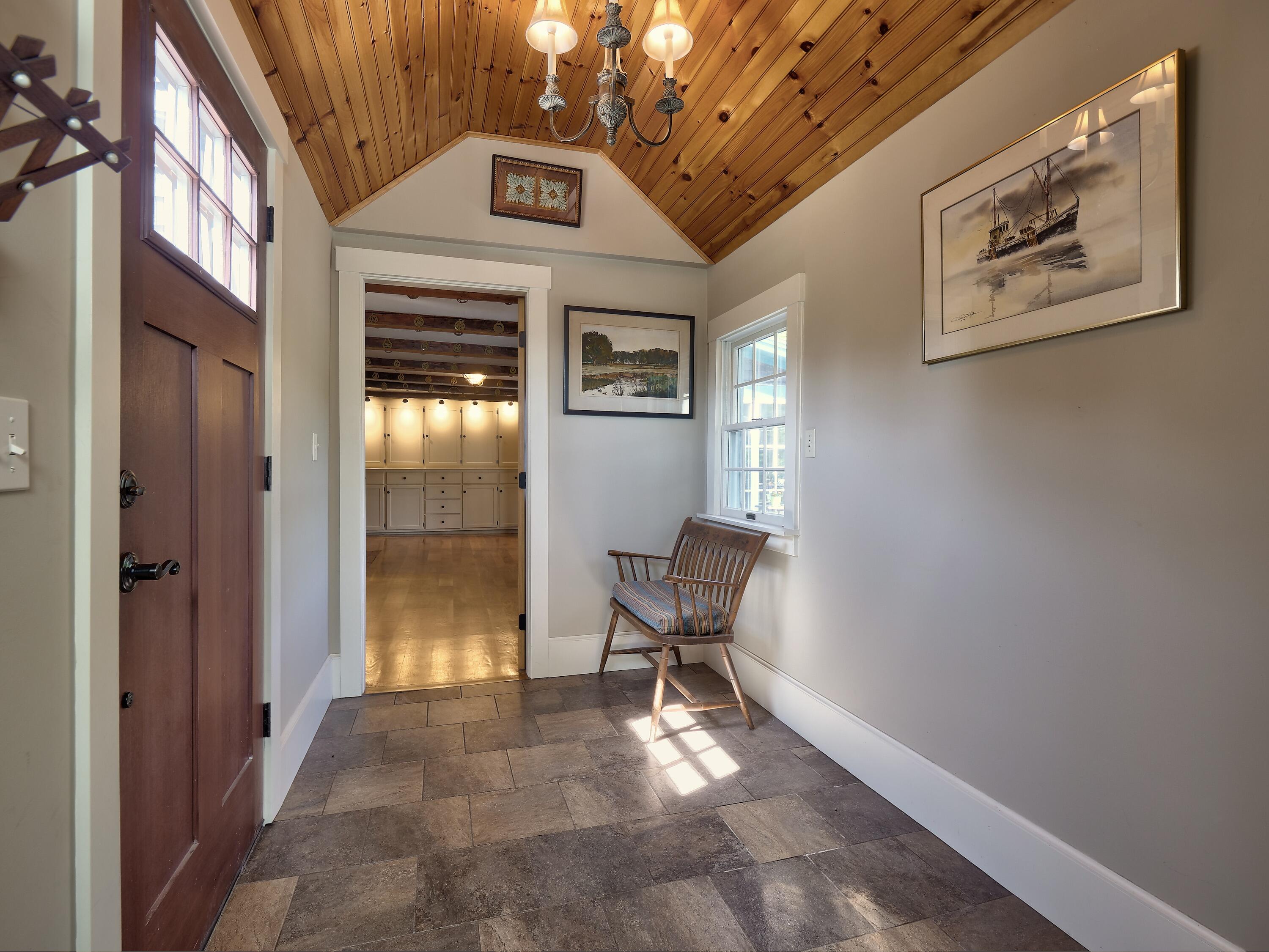 701 Old Augusta Road Waldoboro, ME 04572 - Photo 6 of 82 Entry Way