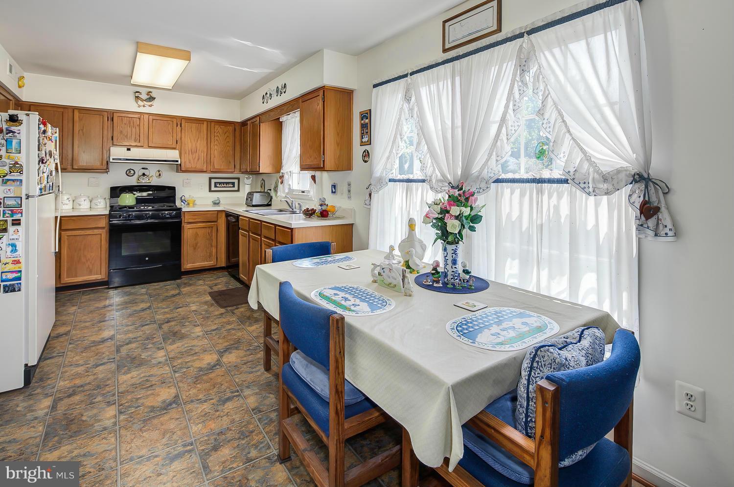 13912 Riding Loop Drive North Potomac, MD 20878 - Photo 11 of 30 Kitchen