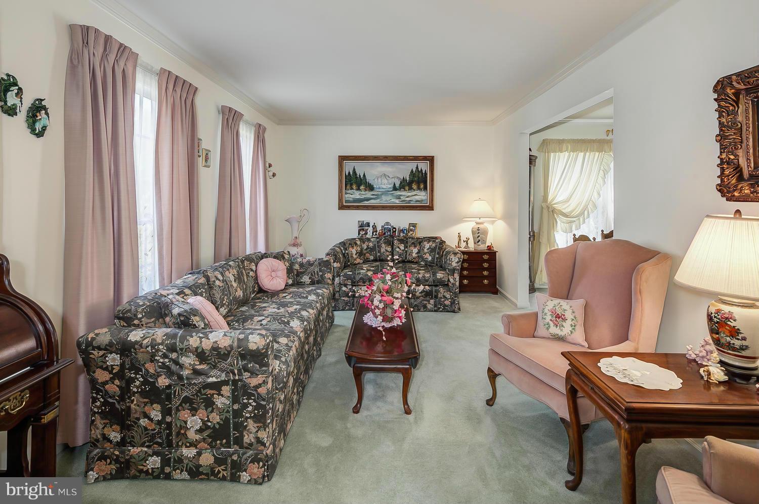 13912 Riding Loop Drive North Potomac, MD 20878 - Photo 5 of 30 Living Room