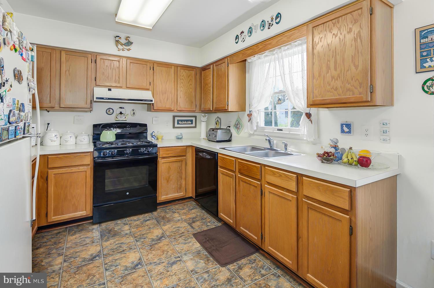 13912 Riding Loop Drive North Potomac, MD 20878 - Photo 9 of 30 Kitchen