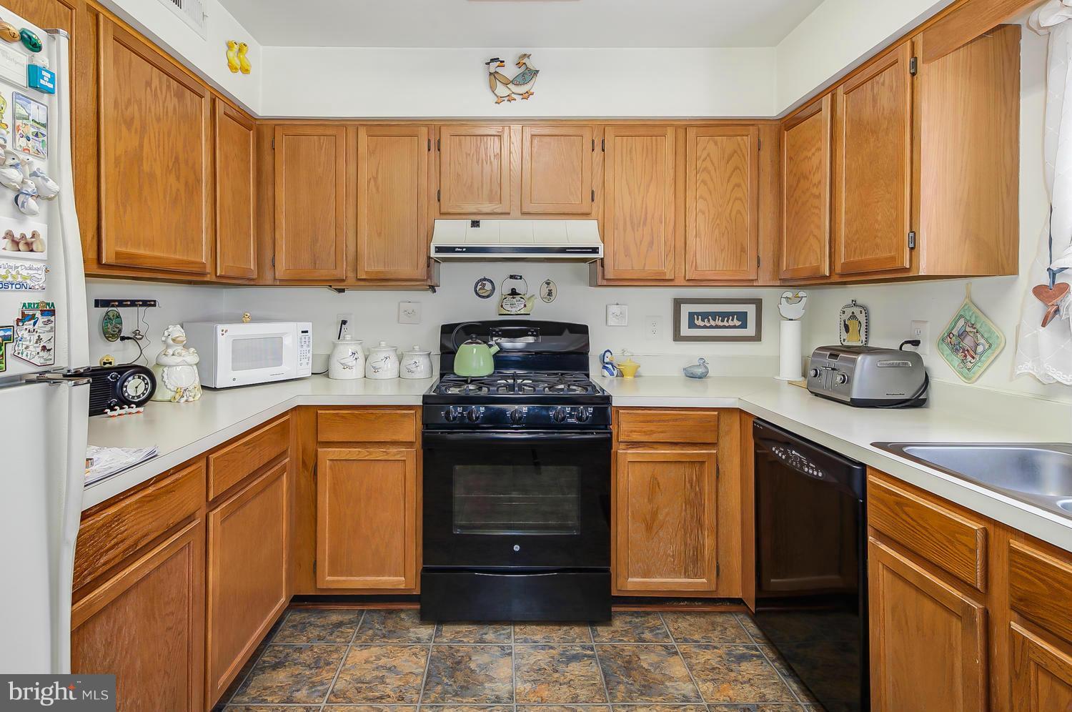 13912 Riding Loop Drive North Potomac, MD 20878 - Photo 10 of 30 Kitchen