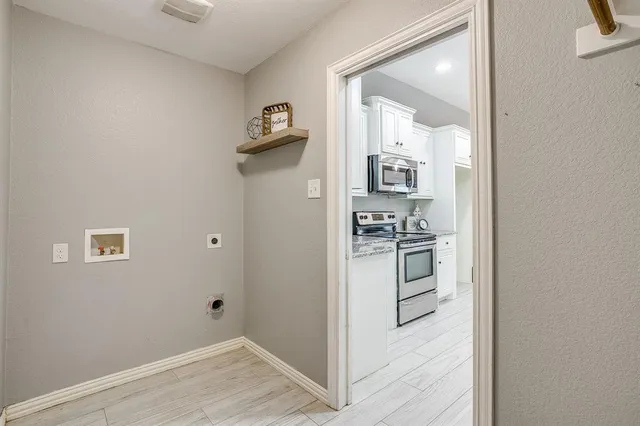 $350,000 | 621 Daniel Drive, Burleson, TX 76028