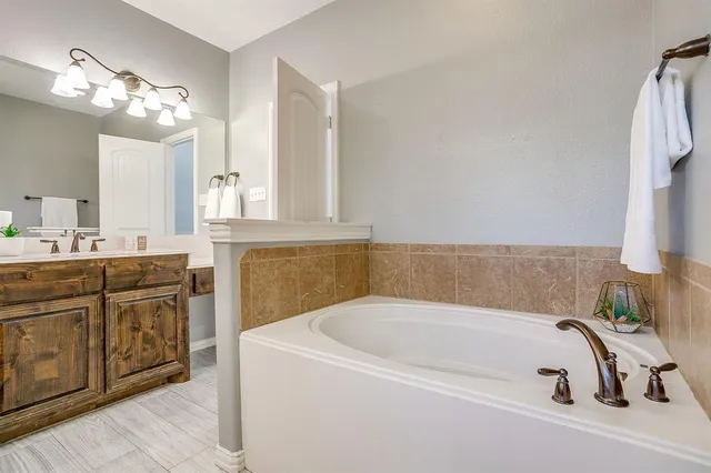 $350,000 | 621 Daniel Drive, Burleson, TX 76028