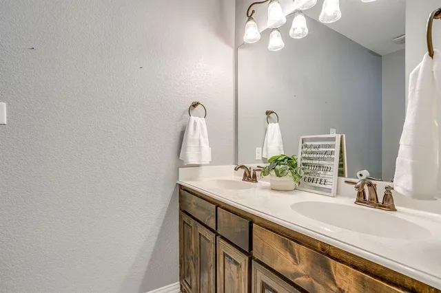 $350,000 | 621 Daniel Drive, Burleson, TX 76028