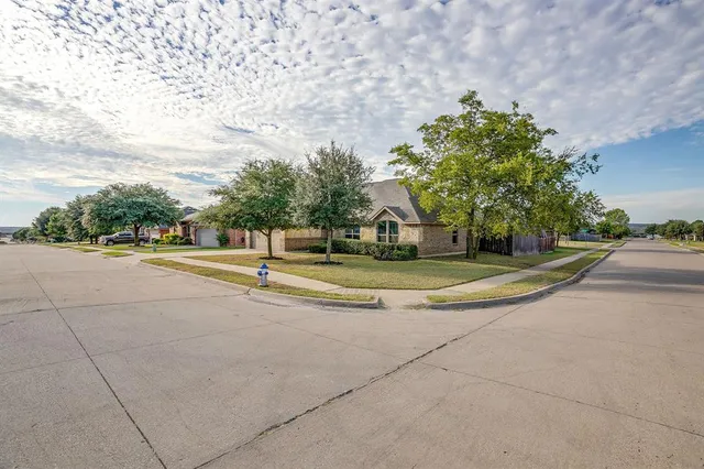 $350,000 | 621 Daniel Drive, Burleson, TX 76028
