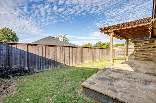 $350,000 | 621 Daniel Drive, Burleson, TX 76028