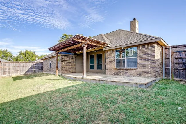 $350,000 | 621 Daniel Drive, Burleson, TX 76028