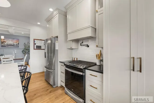 $799,950 | 3060 East 670 North, Roberts, ID 83444