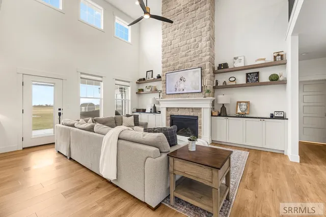 $799,950 | 3060 East 670 North, Roberts, ID 83444