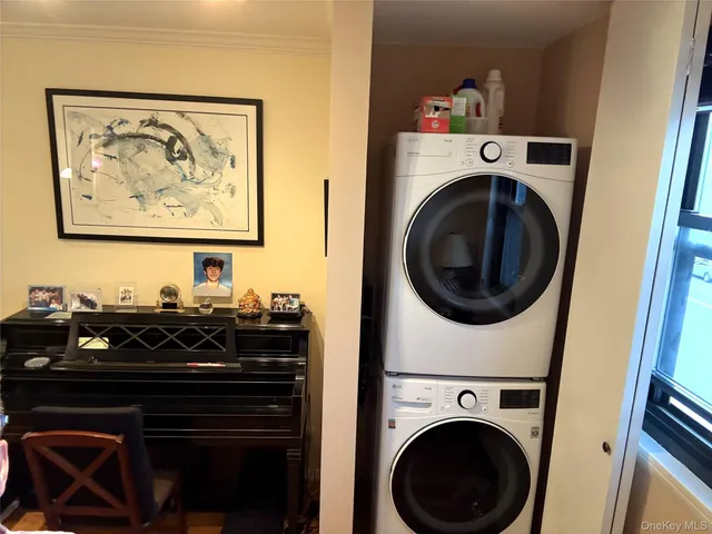 $368,800 | 245-48 62nd Avenue, Unit UPPER 2/3BR | Douglaston