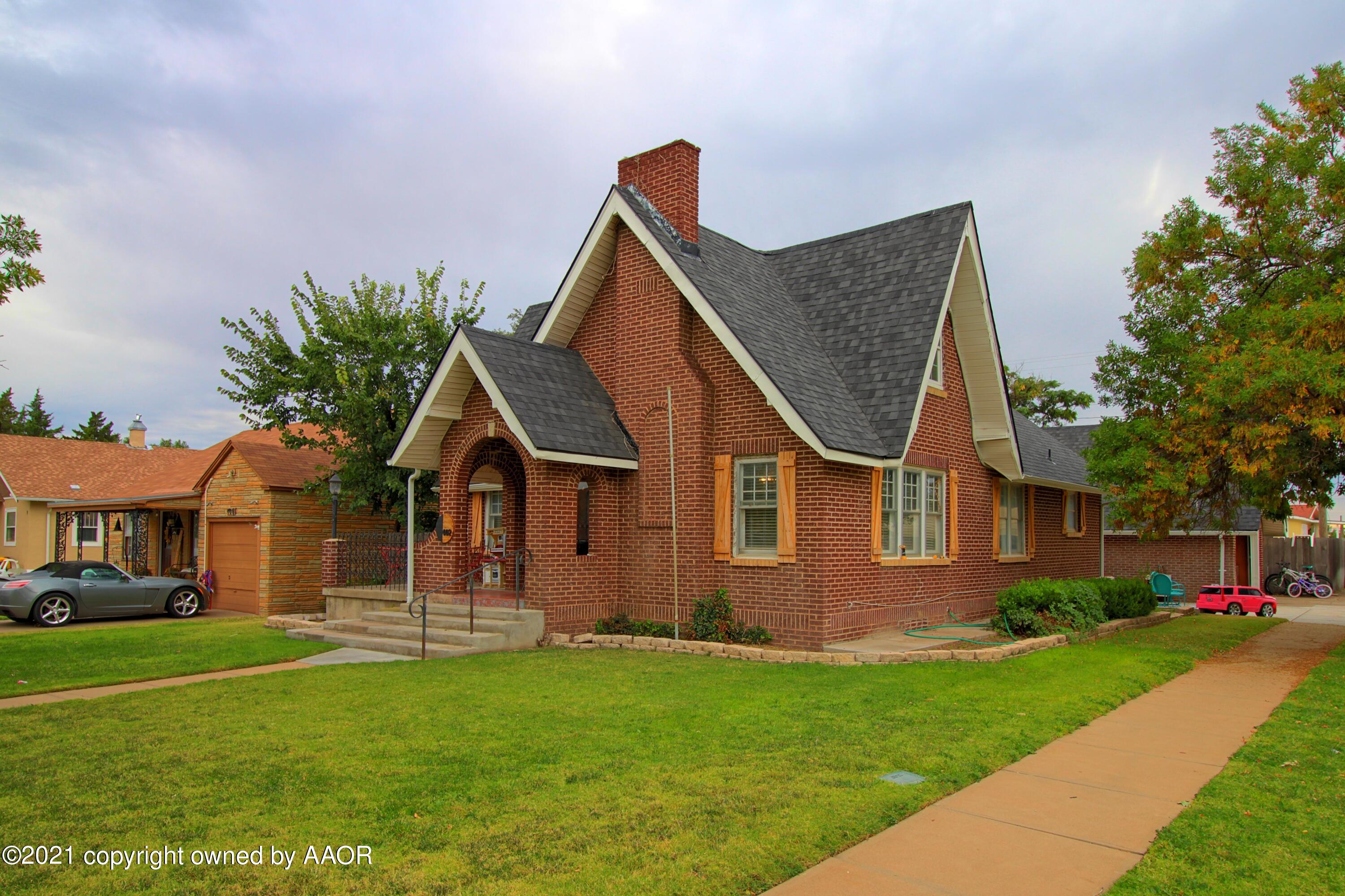 402 South Colgate Street Perryton, TX 79070 - Photo 1 of 24 402 front