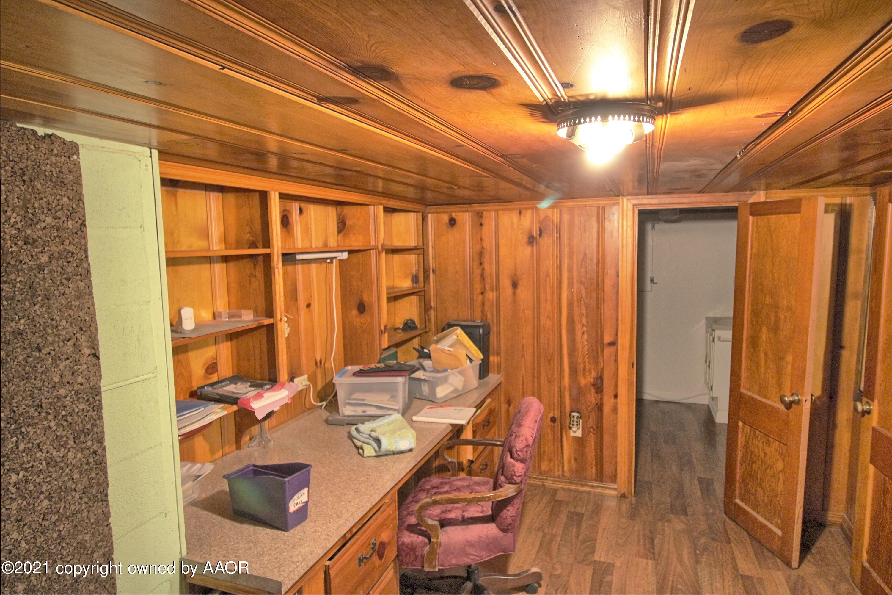 402 South Colgate Street Perryton, TX 79070 - Photo 18 of 24 402 office