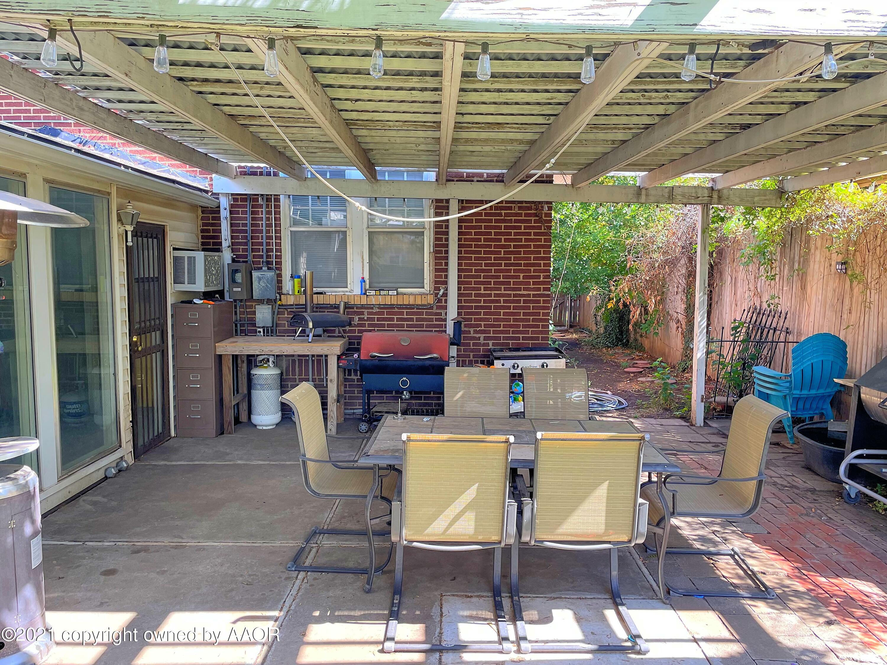 402 South Colgate Street Perryton, TX 79070 - Photo 22 of 24 402 patio