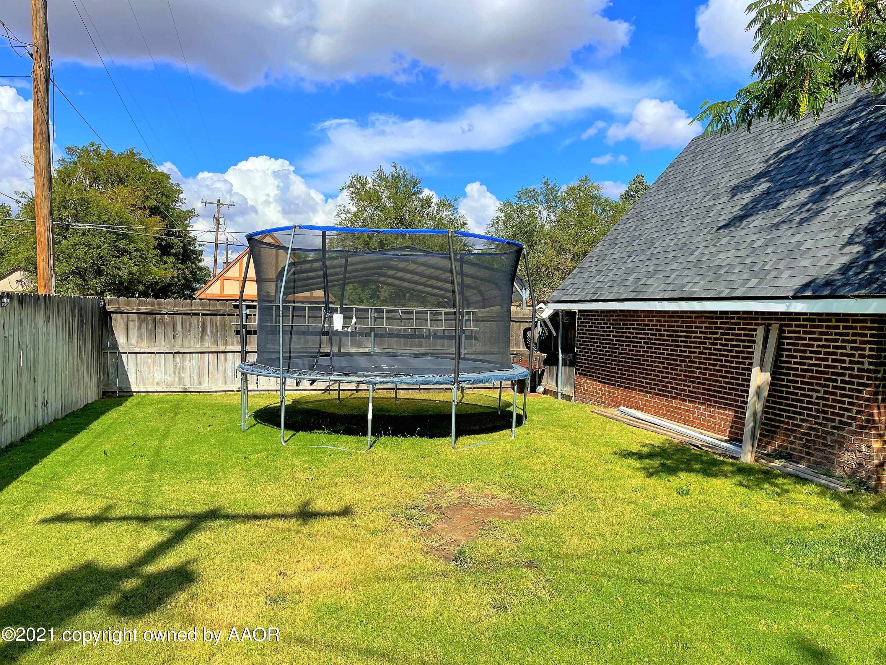 402 South Colgate Street Perryton, TX 79070 - Photo 24 of 24 402 backyard