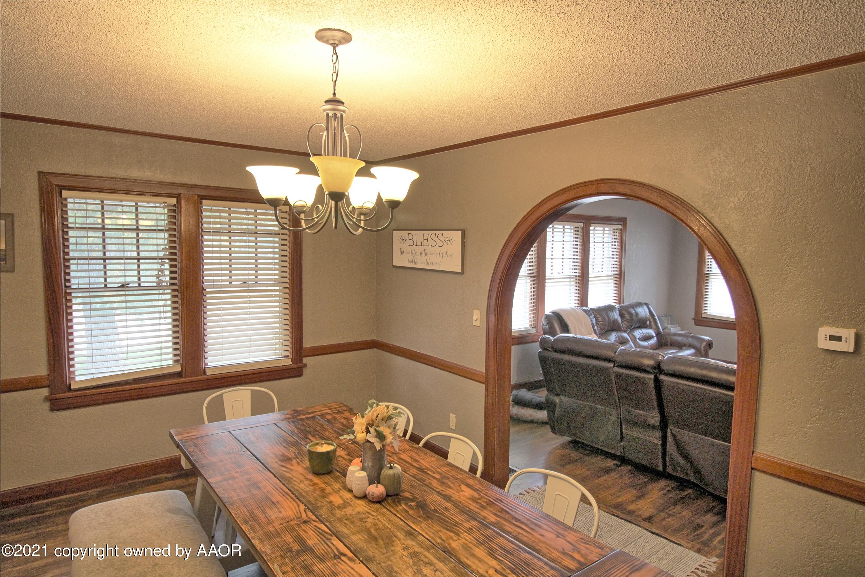 402 South Colgate Street Perryton, TX 79070 - Photo 7 of 24 402 dining 2