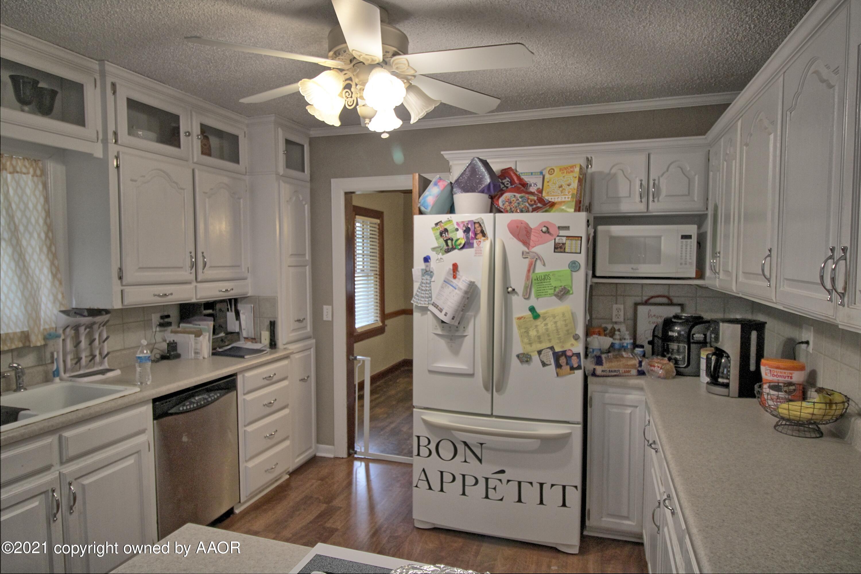 402 South Colgate Street Perryton, TX 79070 - Photo 9 of 24 402 kitchen 2