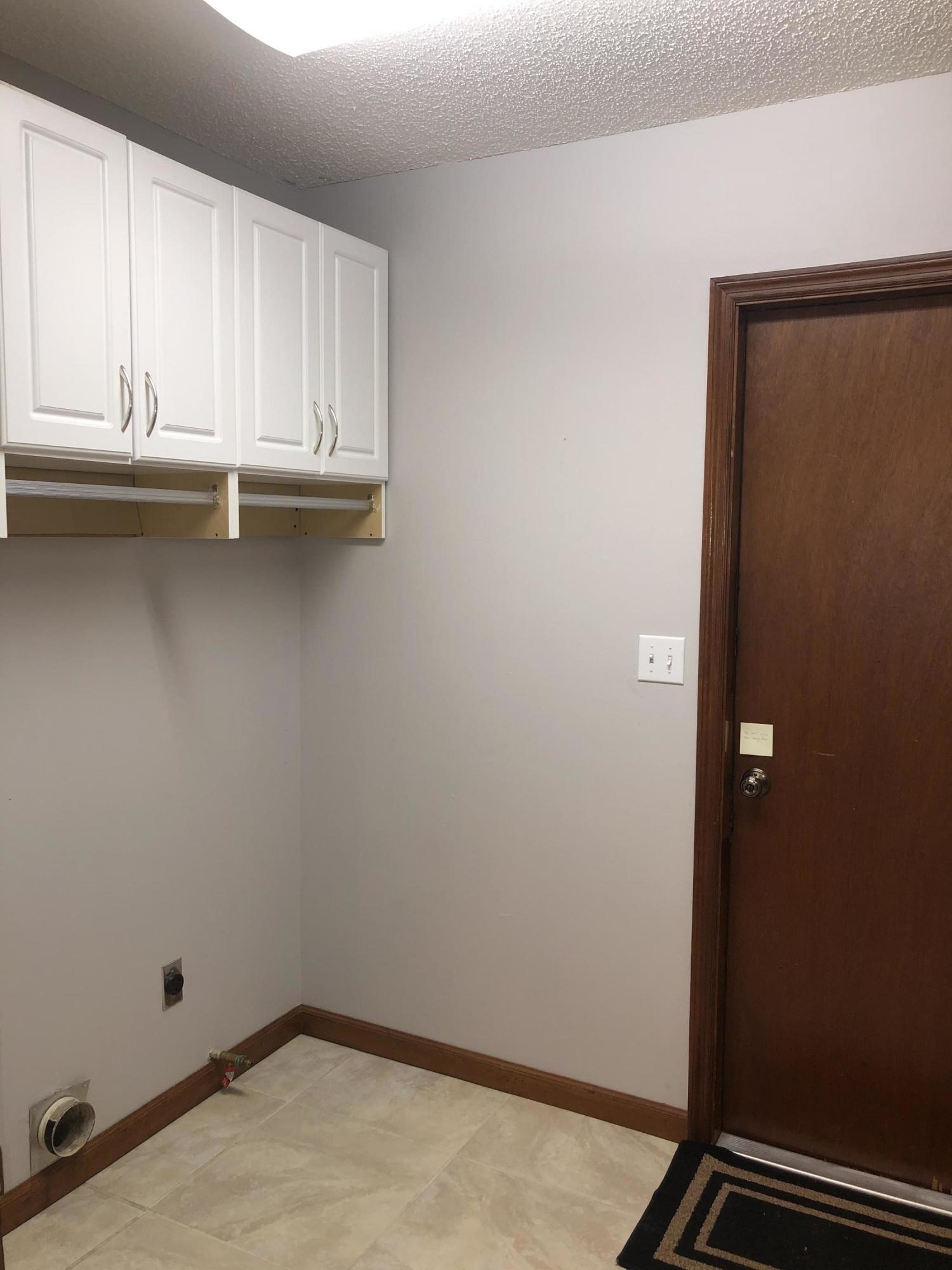 8 Holly Road Crestview, FL 32539 - Photo 16 of 22 Laundry Room