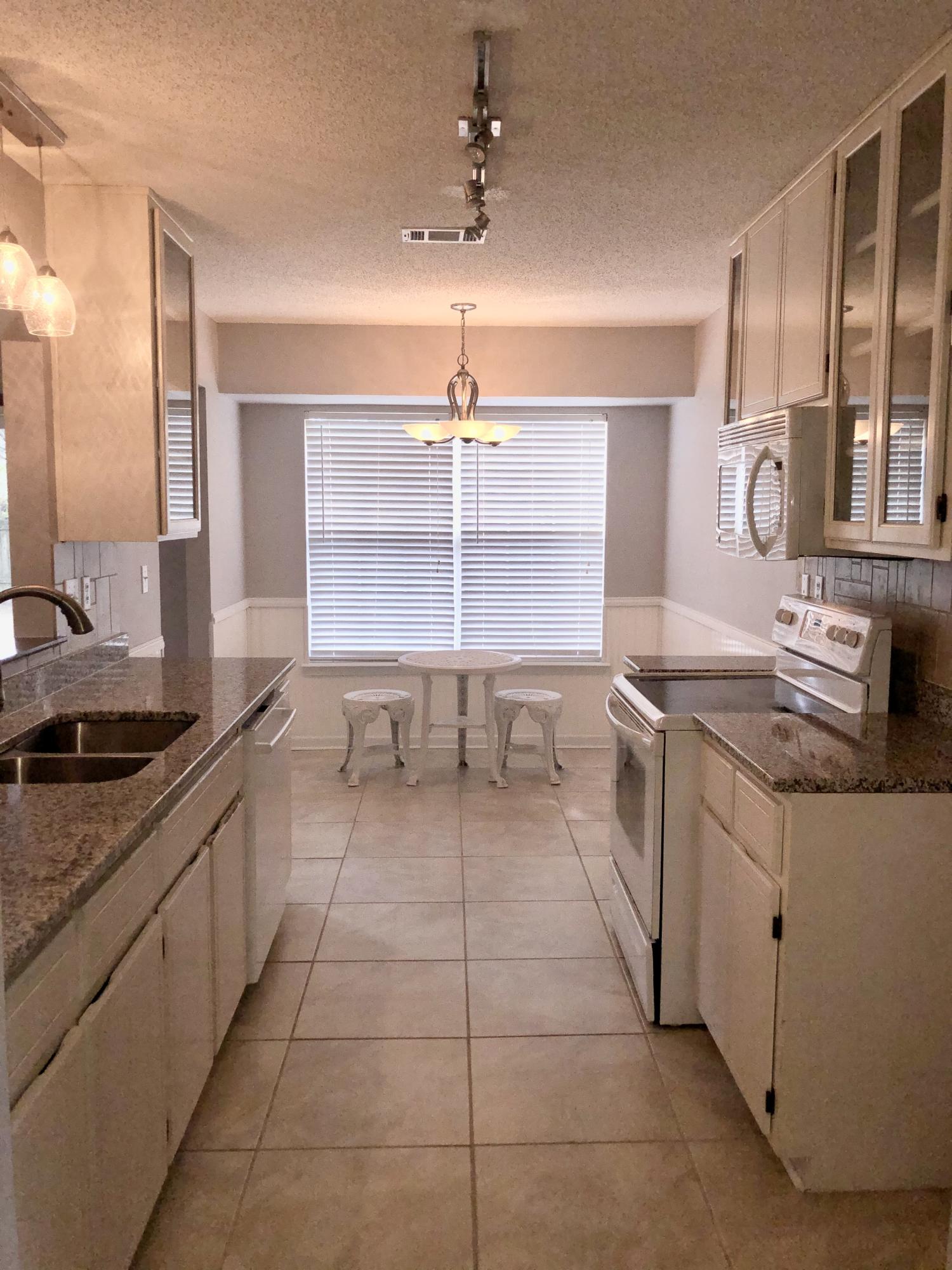 8 Holly Road Crestview, FL 32539 - Photo 2 of 22 Kitchen