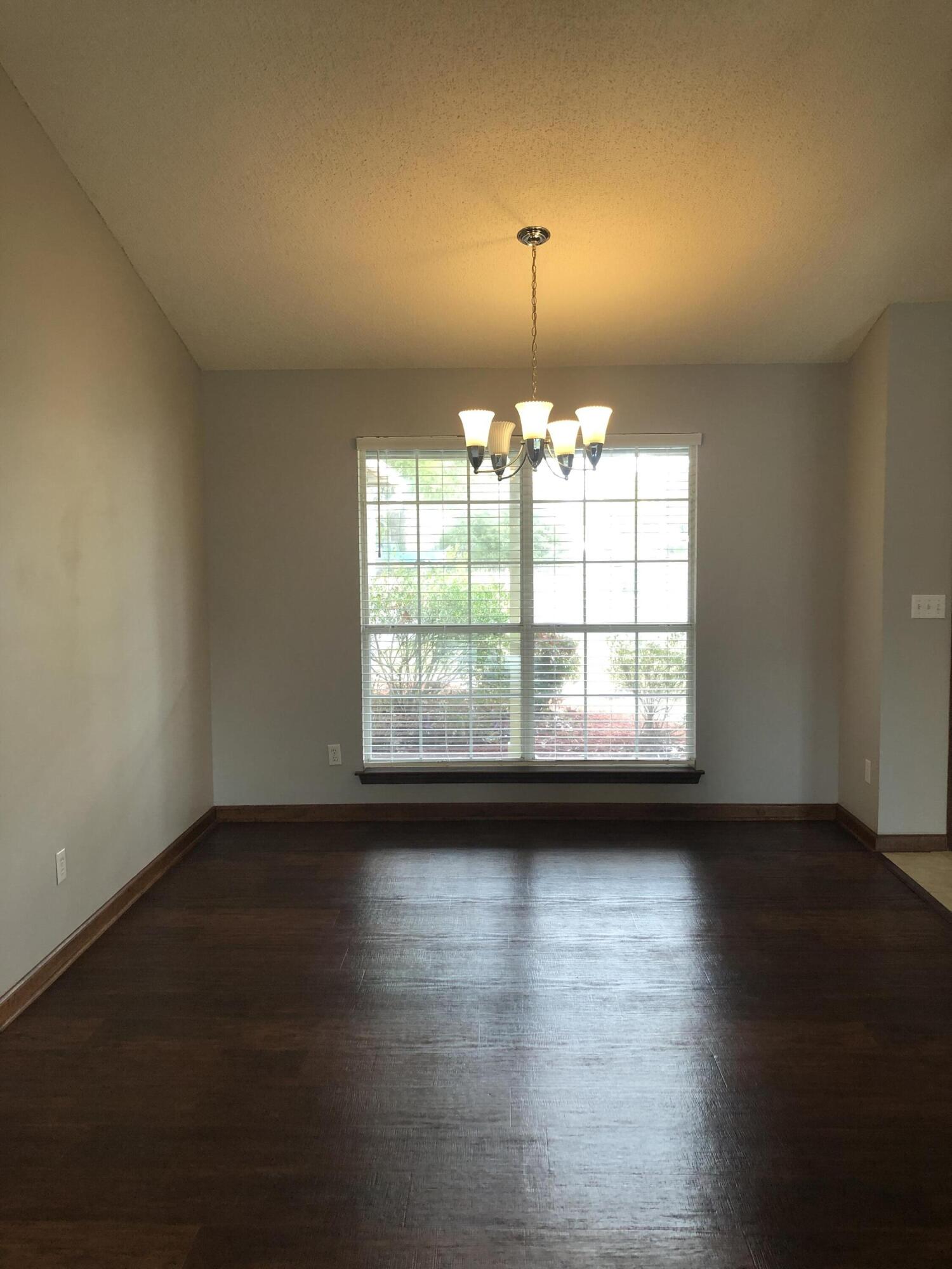 8 Holly Road Crestview, FL 32539 - Photo 3 of 22 Dining Area