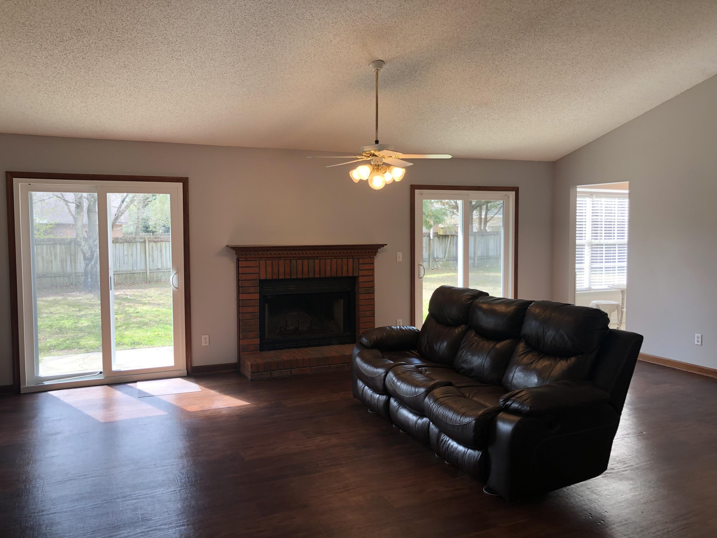 8 Holly Road Crestview, FL 32539 - Photo 5 of 22 Living Room