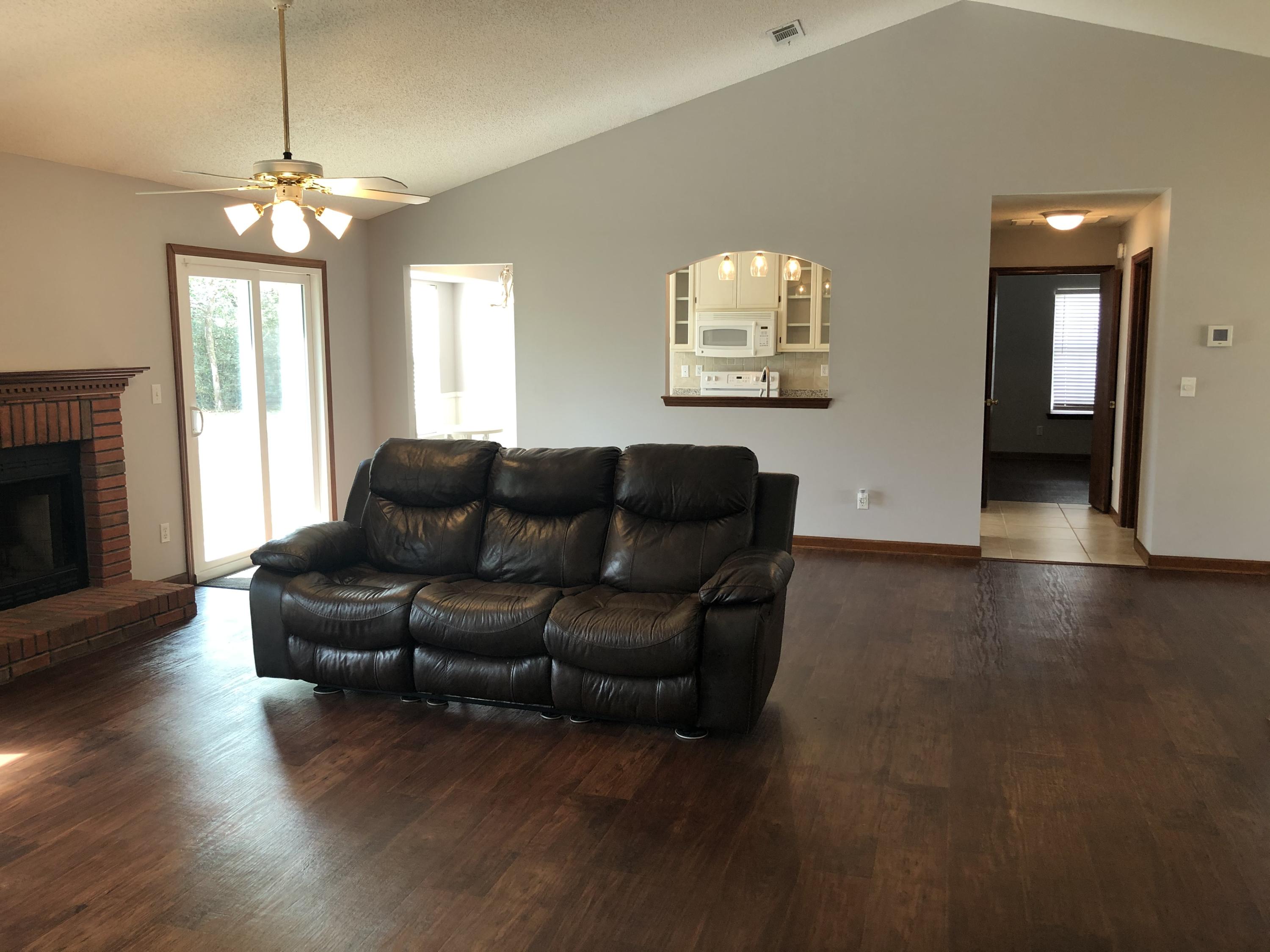 8 Holly Road Crestview, FL 32539 - Photo 7 of 22 Living Room