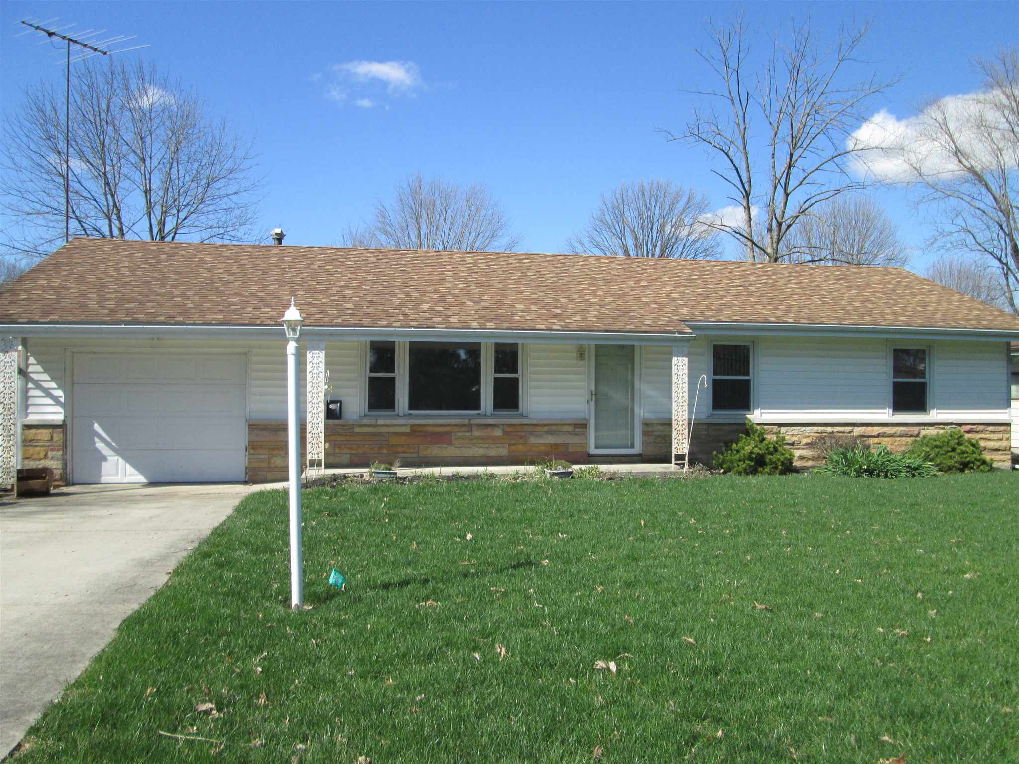 4704 West Petty Road Muncie, IN 47304 - Photo 1 of 14