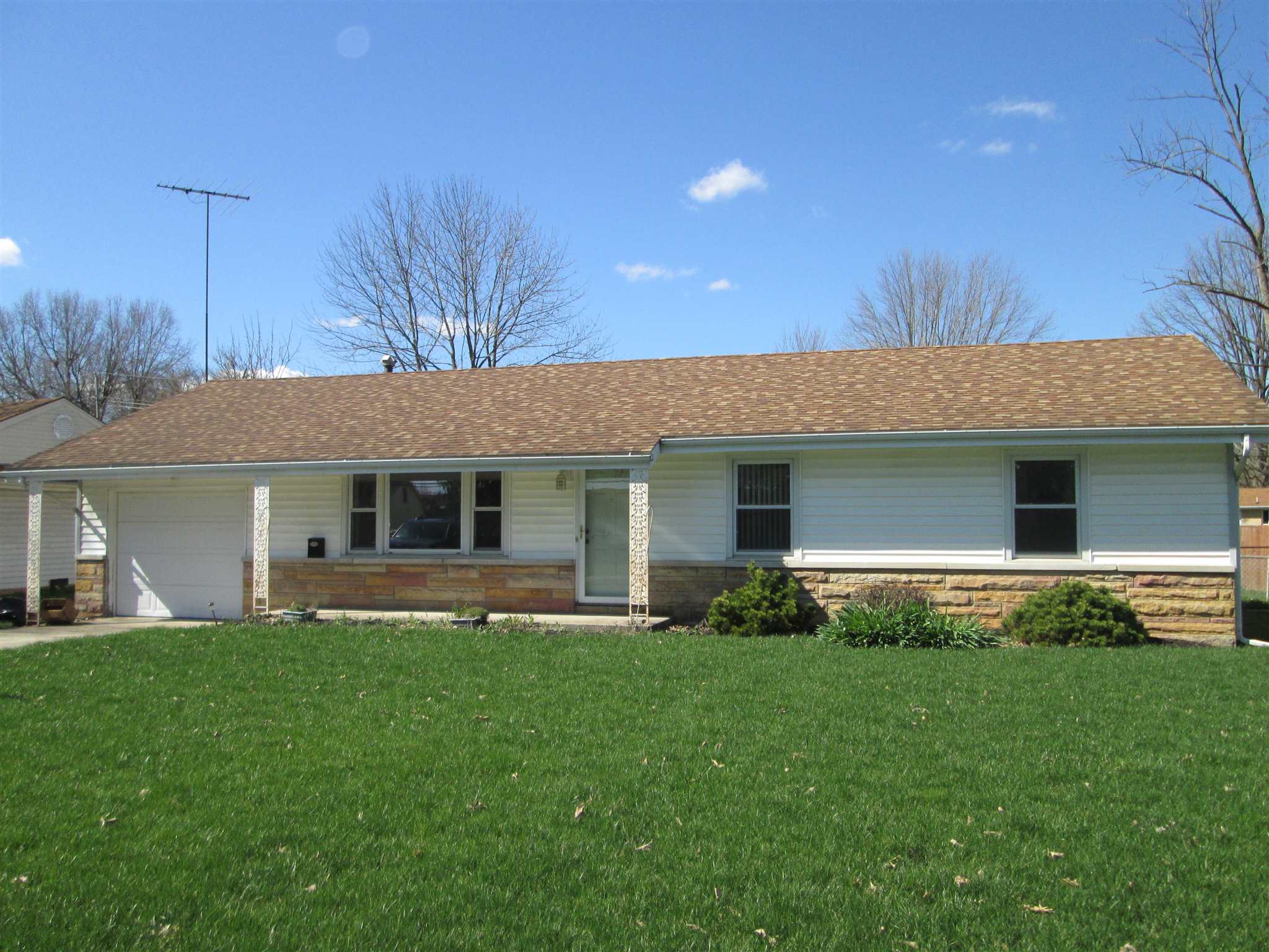 4704 West Petty Road Muncie, IN 47304 - Photo 2 of 14