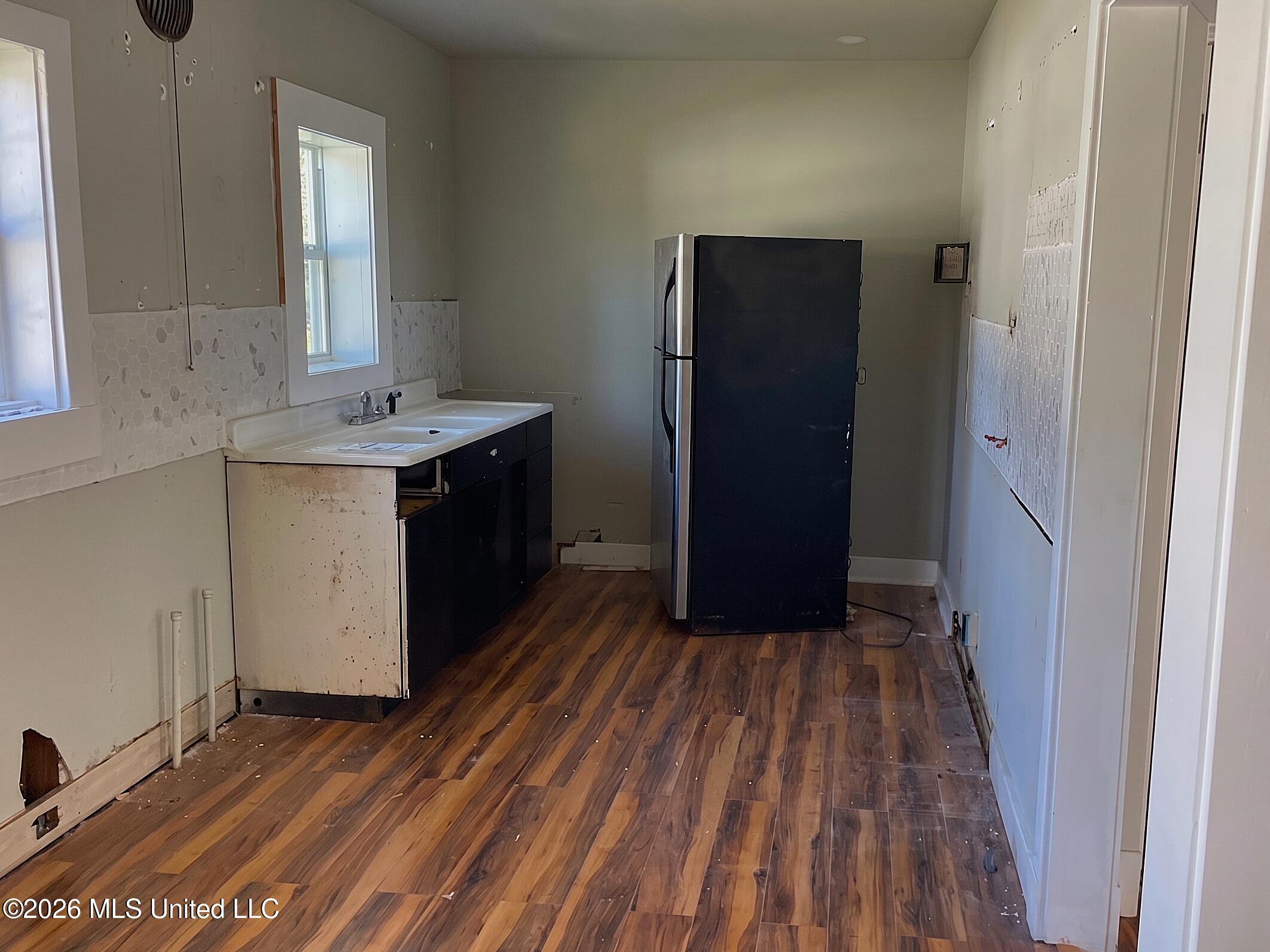 2300 23rd Avenue Meridian, MS 39301 - Photo 3 of 17 (Kitchen)