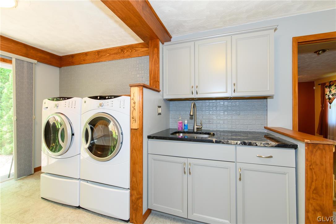 405 Moorestown Drive Bath, PA 18014 - Photo 11 of 50