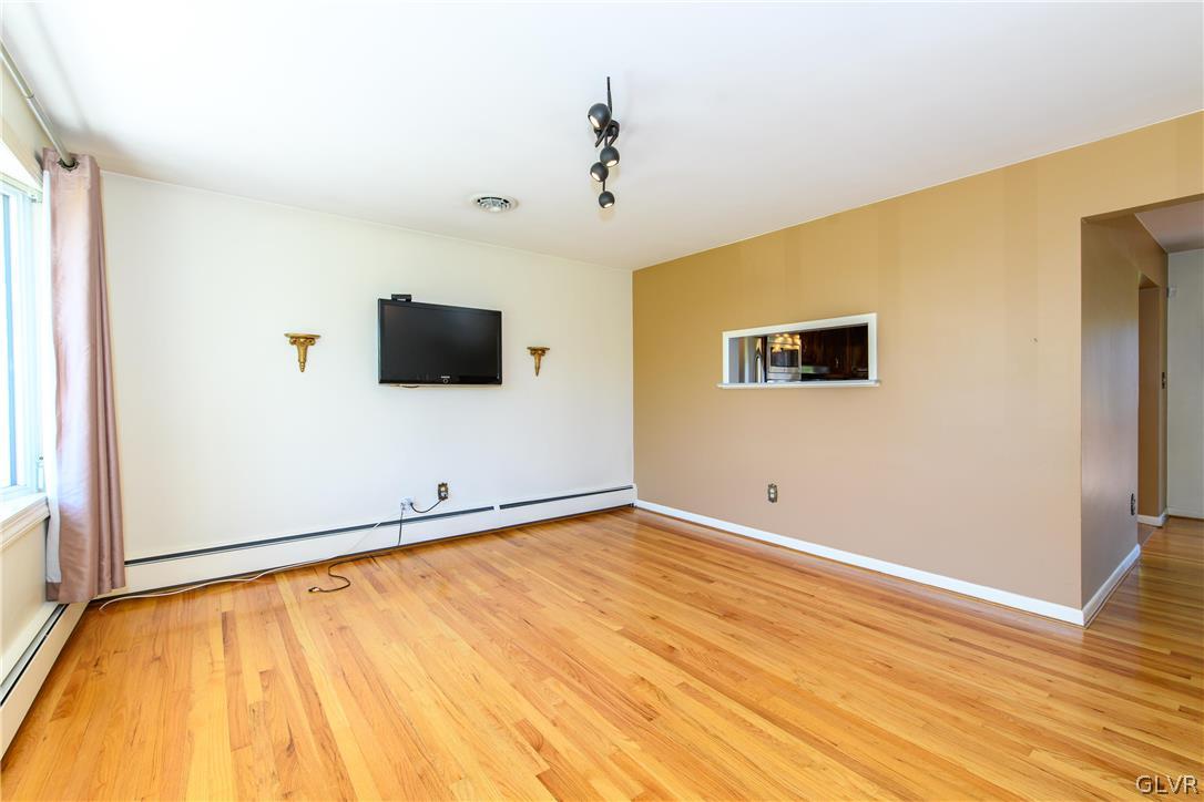 405 Moorestown Drive Bath, PA 18014 - Photo 13 of 50