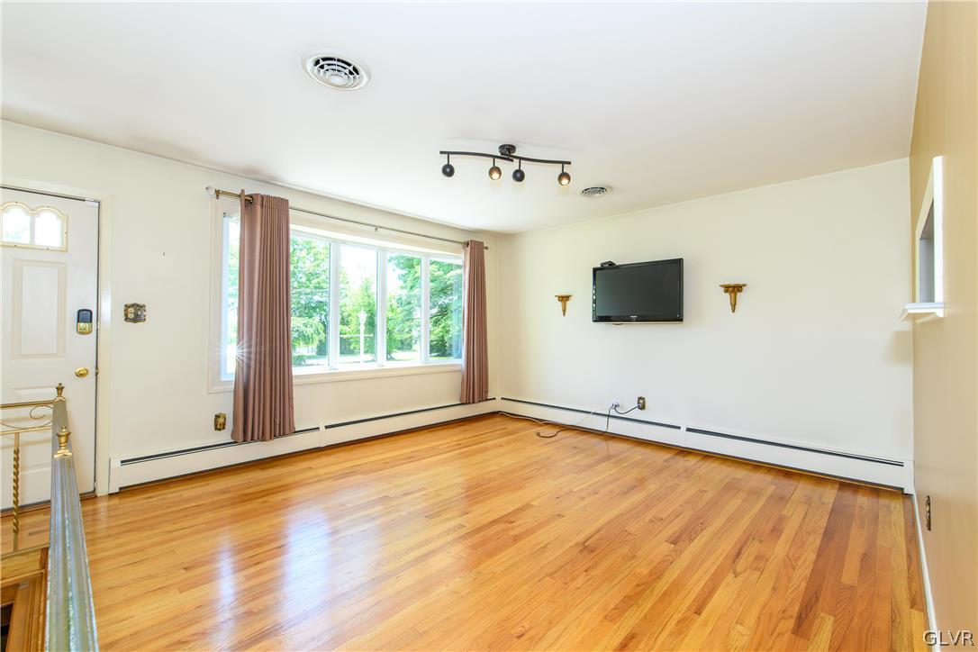 405 Moorestown Drive Bath, PA 18014 - Photo 14 of 50