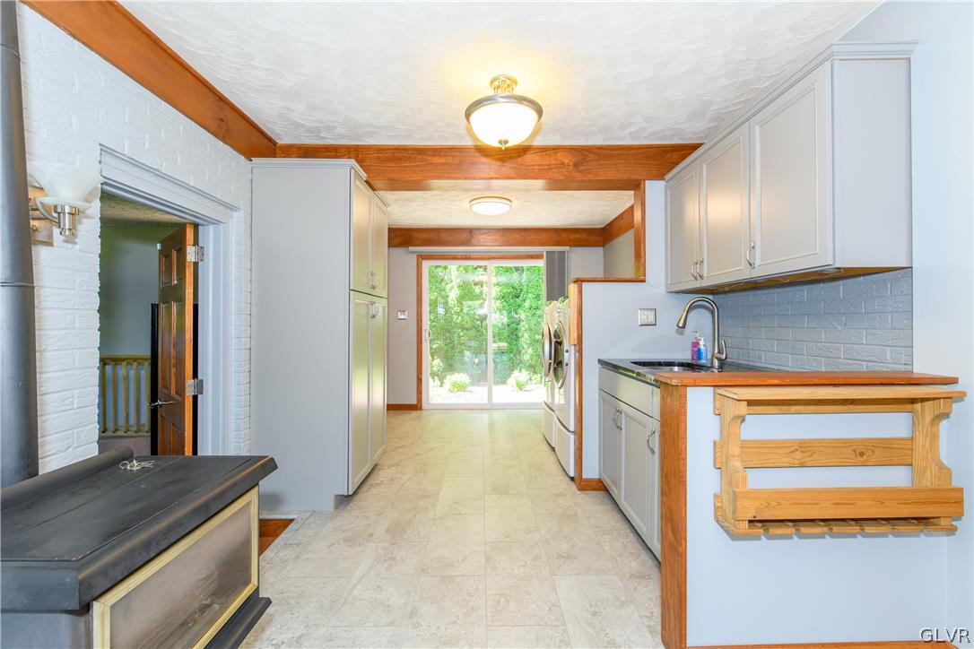 405 Moorestown Drive Bath, PA 18014 - Photo 9 of 50