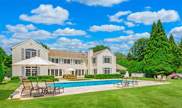 $5,100,000 | 107 Edgewood Avenue, Bridgehampton, NY 11932