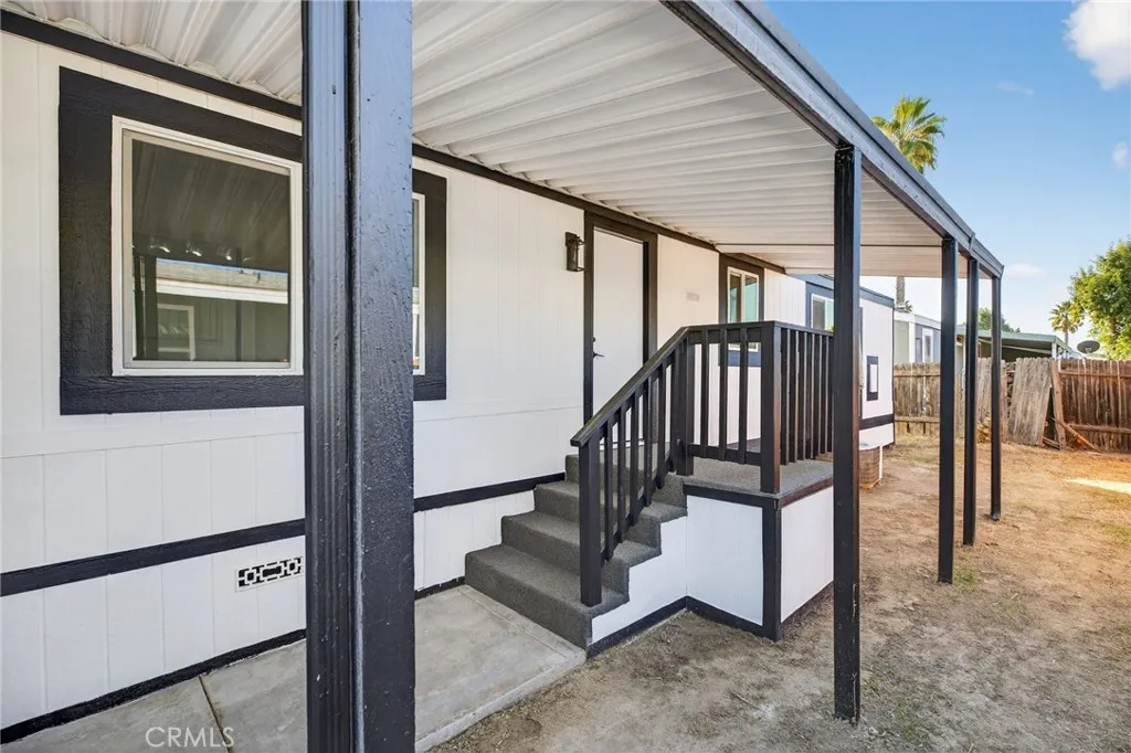 80 Dawes, Unit 88 Perris, CA 92571 - Photo 18 of 29 a view of entryway