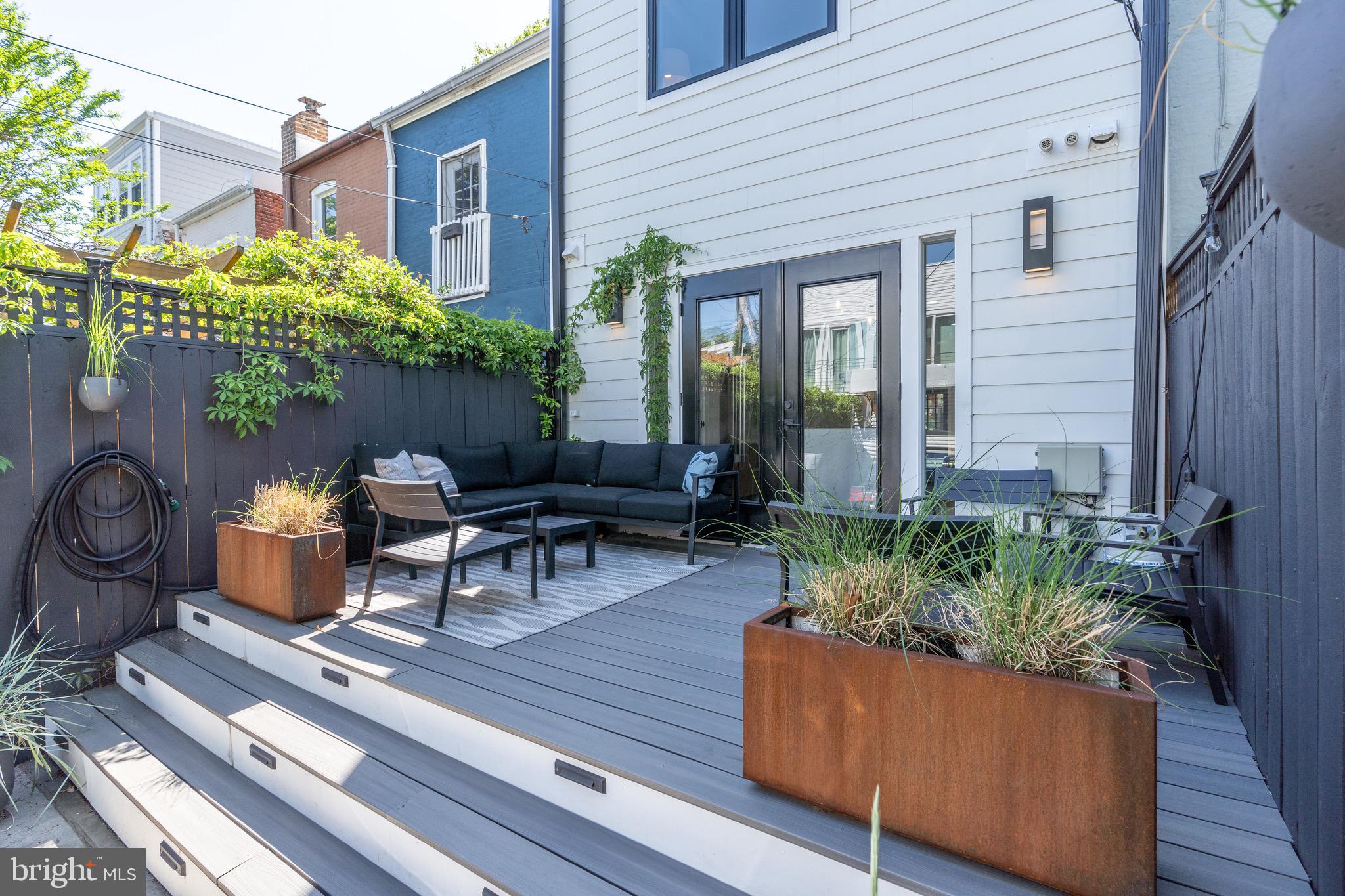 430 15th Street Southeast Washington, DC 20003 - Photo 3 of 8 a backyard of a house with outdoor seating