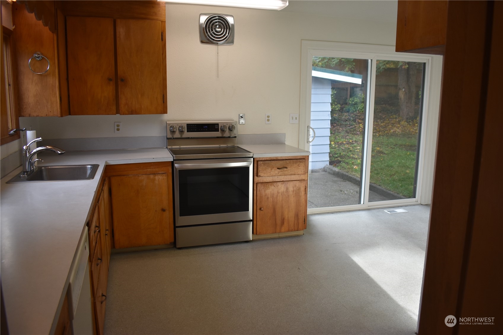 640 Ferndale Place Northeast Renton, WA 98056 - Photo 6 of 16 Gallery Image 6