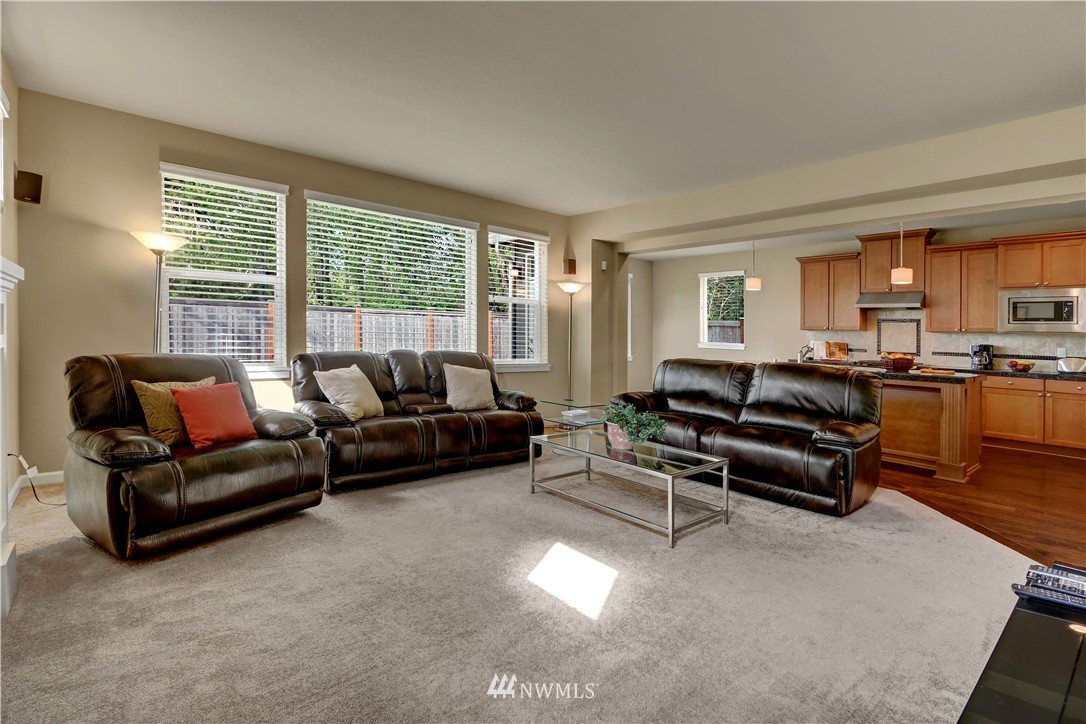 5826 Northeast 7th Place Renton, WA 98059 - Photo 8 of 18 Gallery Image 8
