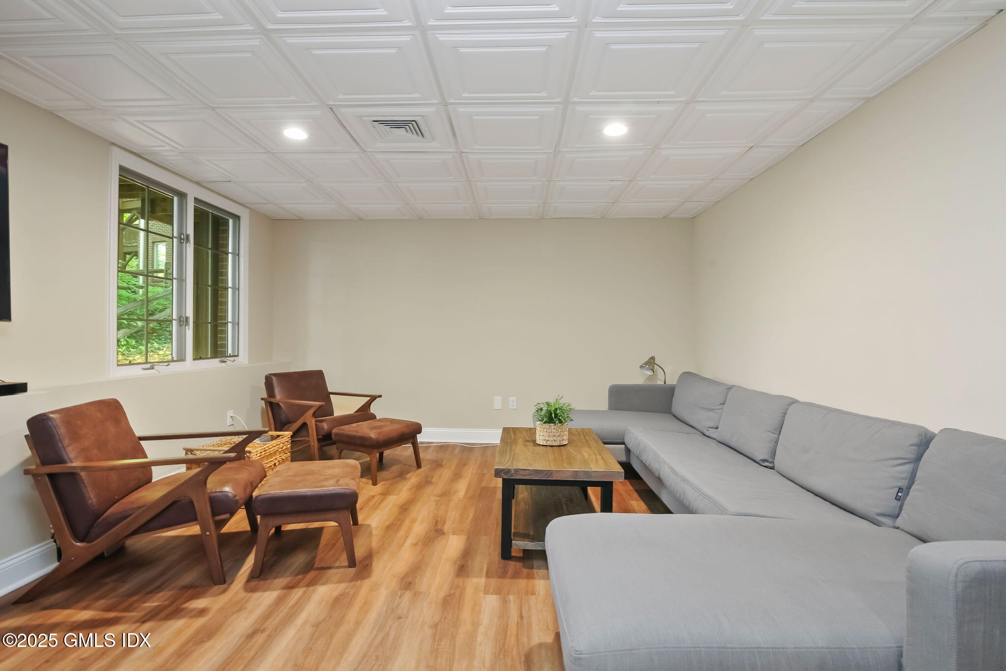 73 Weaver Street, Unit 4 Greenwich, CT 06831 - Photo 23 of 30 a living room with furniture wooden floor and a window