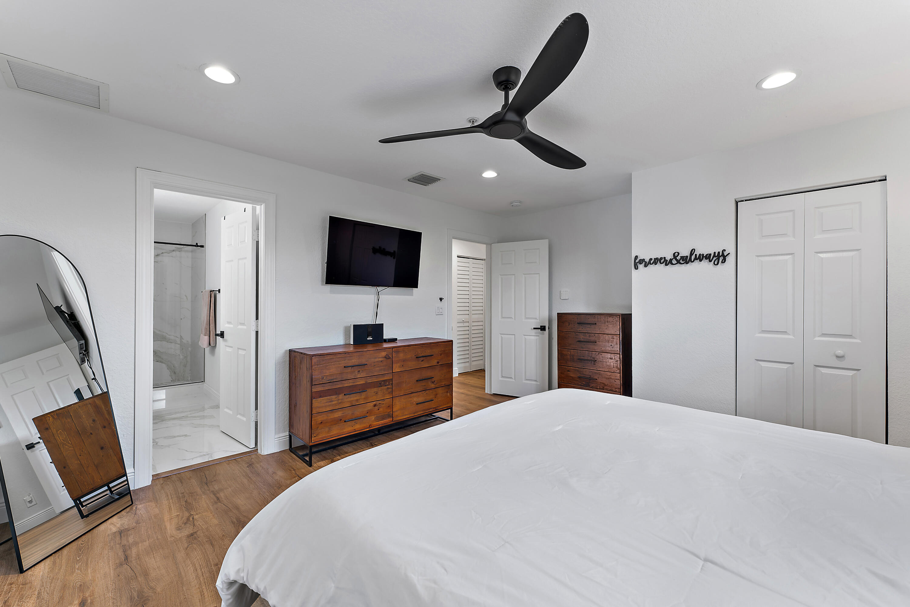 5338 Southeast Mitchell Lane Stuart, FL 34997 - Photo 10 of 18 027-5338SEMitchellLn-Stuart-FULL