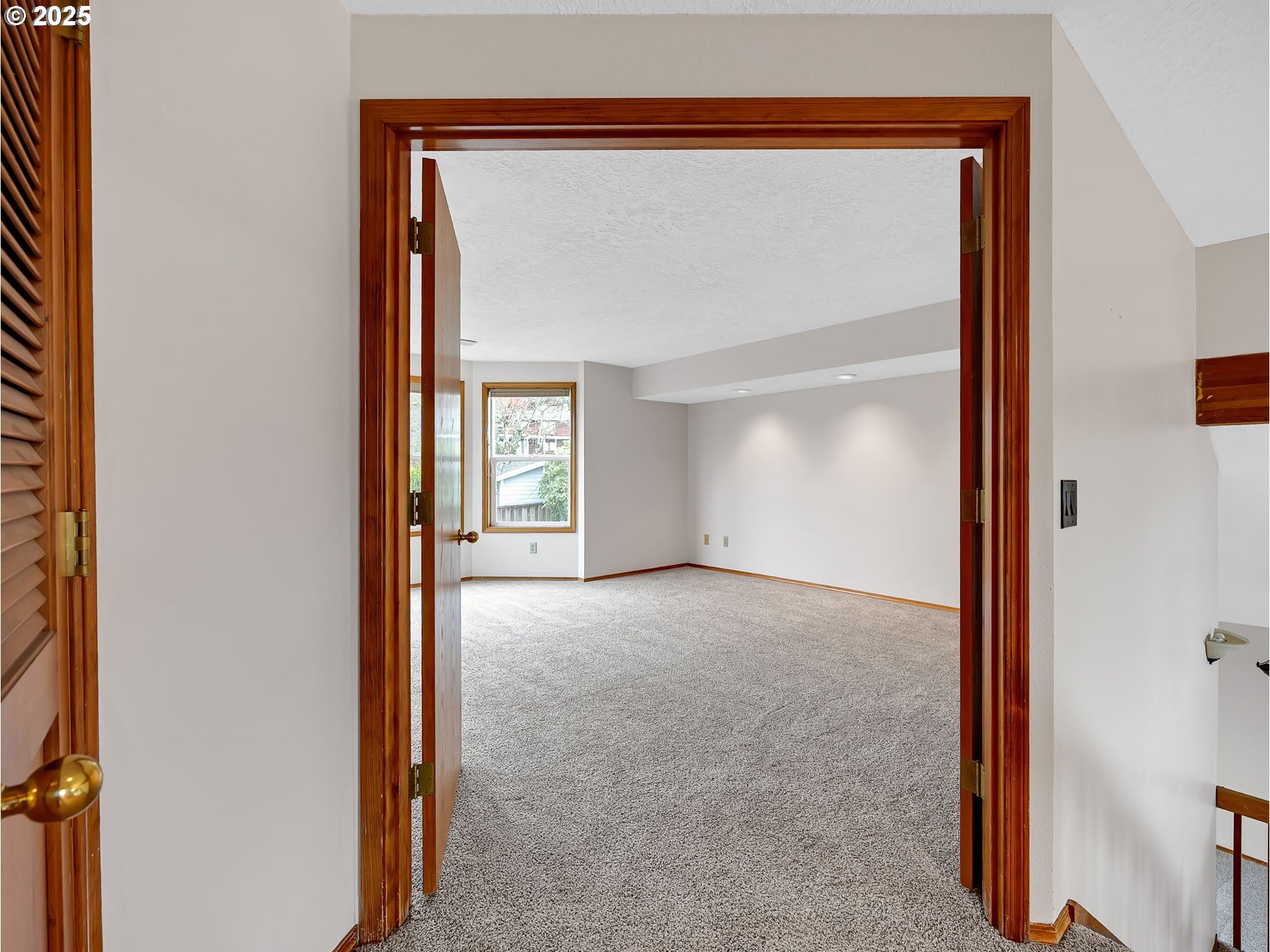 2568 Southwest Orchard Court Gresham, OR 97080 - Photo 19 of 46 an empty room with windows and closet