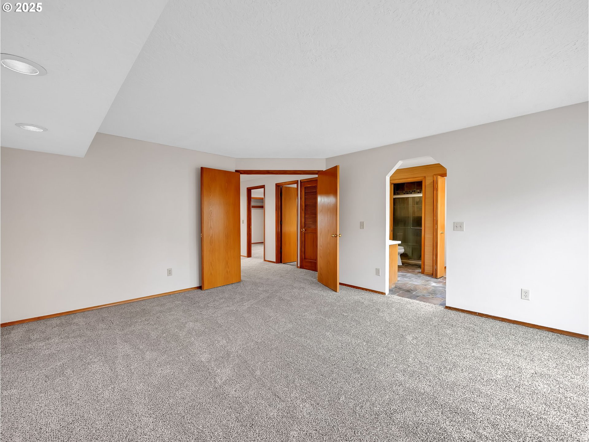 2568 Southwest Orchard Court Gresham, OR 97080 - Photo 21 of 46 an empty room with windows and closet