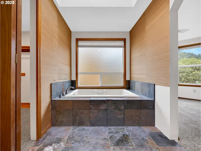 $524,800 | 2568 Southwest Orchard Court, Gresham, OR 97080