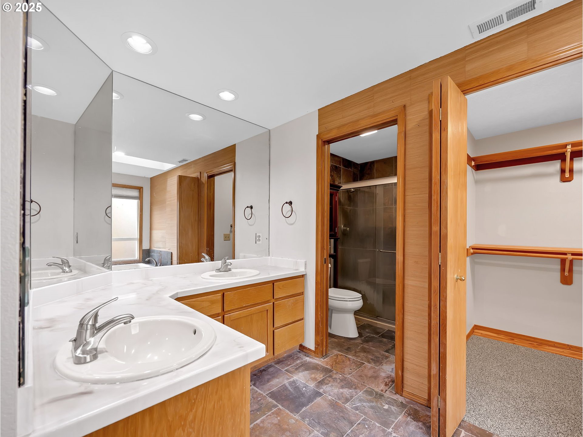 2568 Southwest Orchard Court Gresham, OR 97080 - Photo 26 of 46 a bathroom with a tub a sink and a large mirror