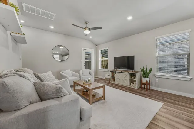 $1,850 | 1129 Tipton Street, Georgetown, TX 78633