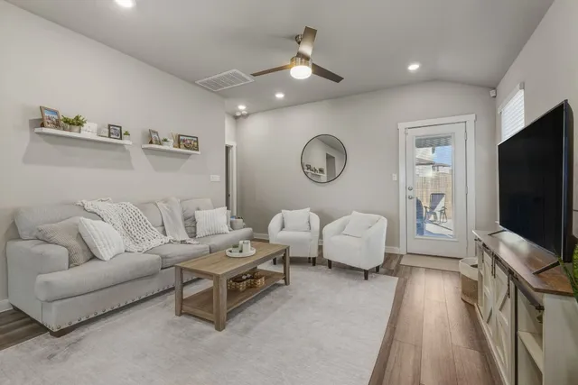 $1,850 | 1129 Tipton Street, Georgetown, TX 78633